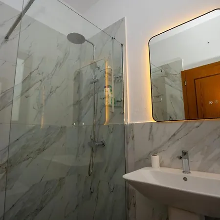 Hotel Veni I Gjyshit Nderlysaj