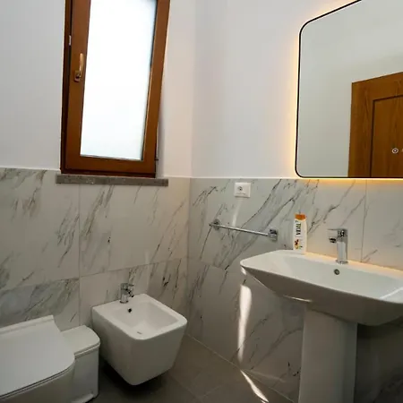 Veni I Gjyshit Hotel Nderlysaj