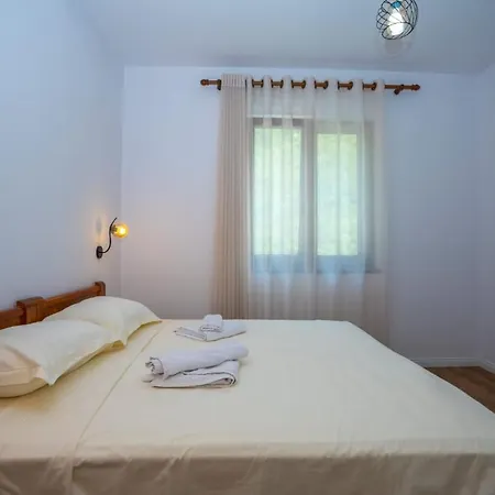 Hotel Veni I Gjyshit Nderlysaj